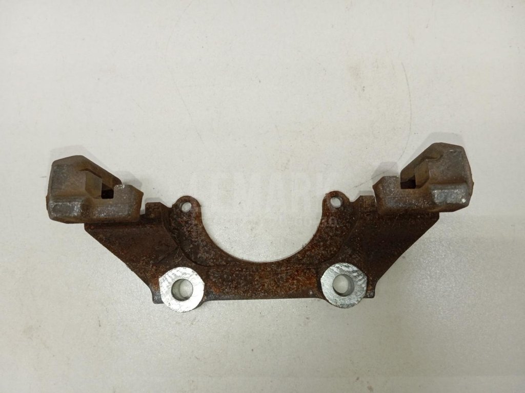 Скоба суппорта переднего