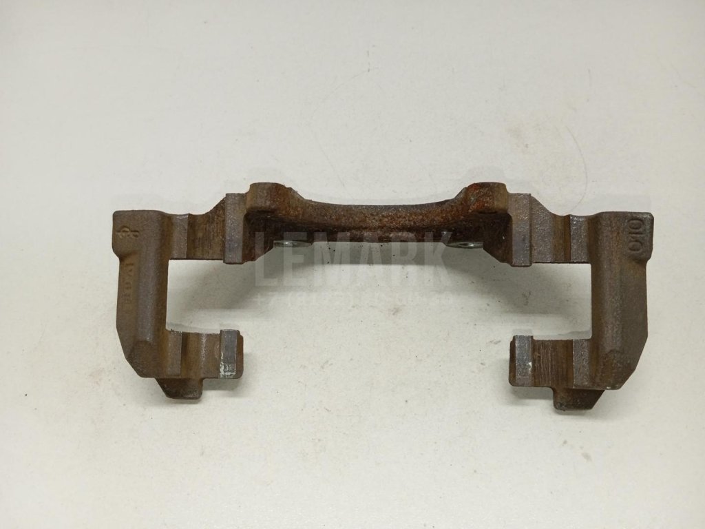 Скоба суппорта переднего