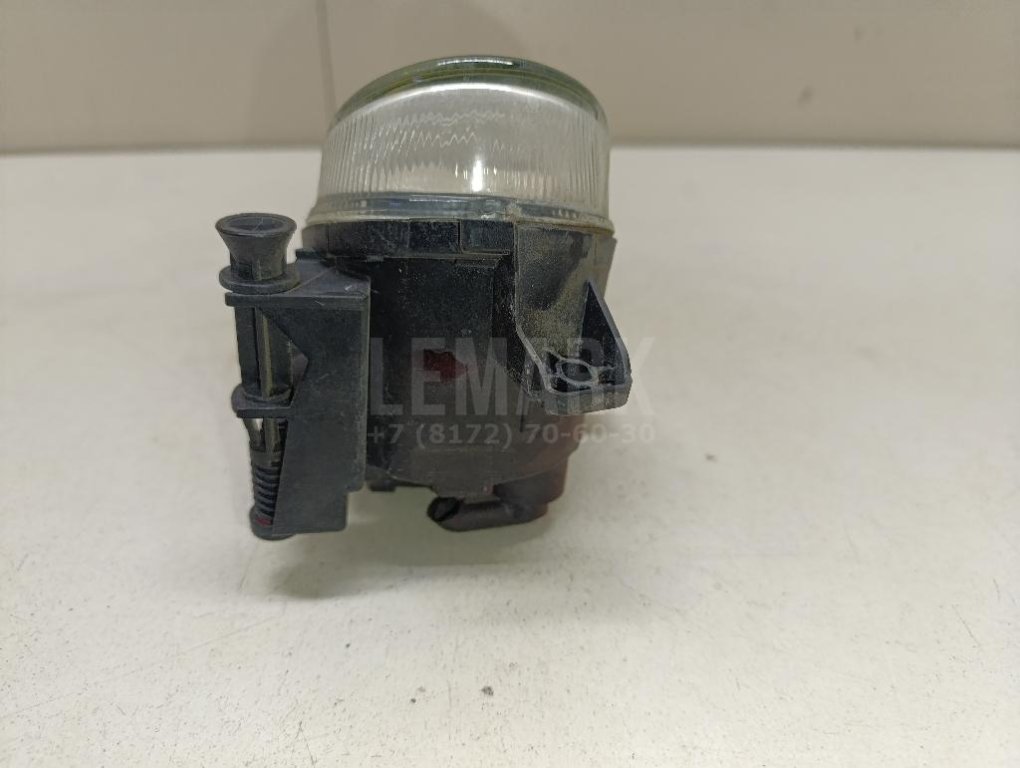 Фара противотуманная правая