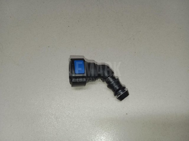 Штуцер трубки омывателя