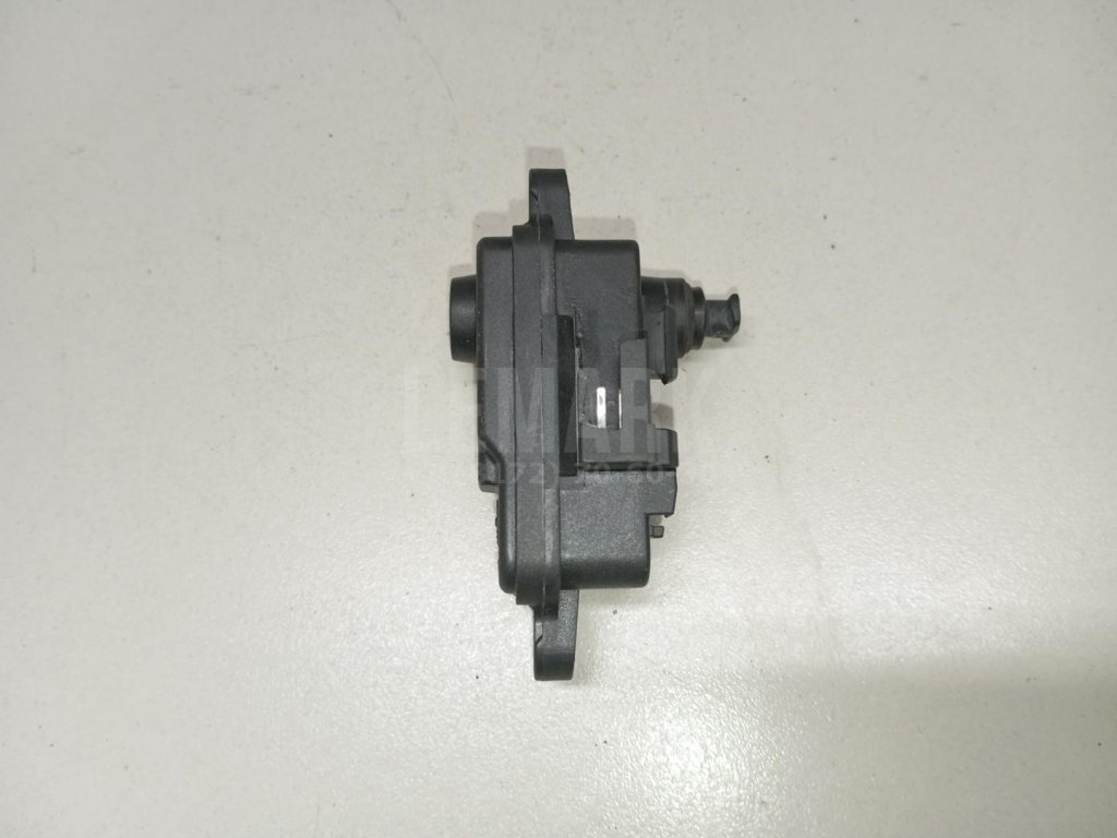 Активатор замка крышки бензобака