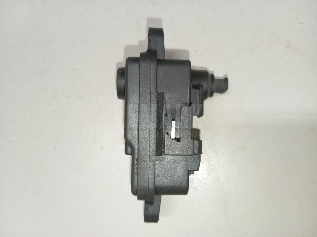 Активатор замка крышки бензобака