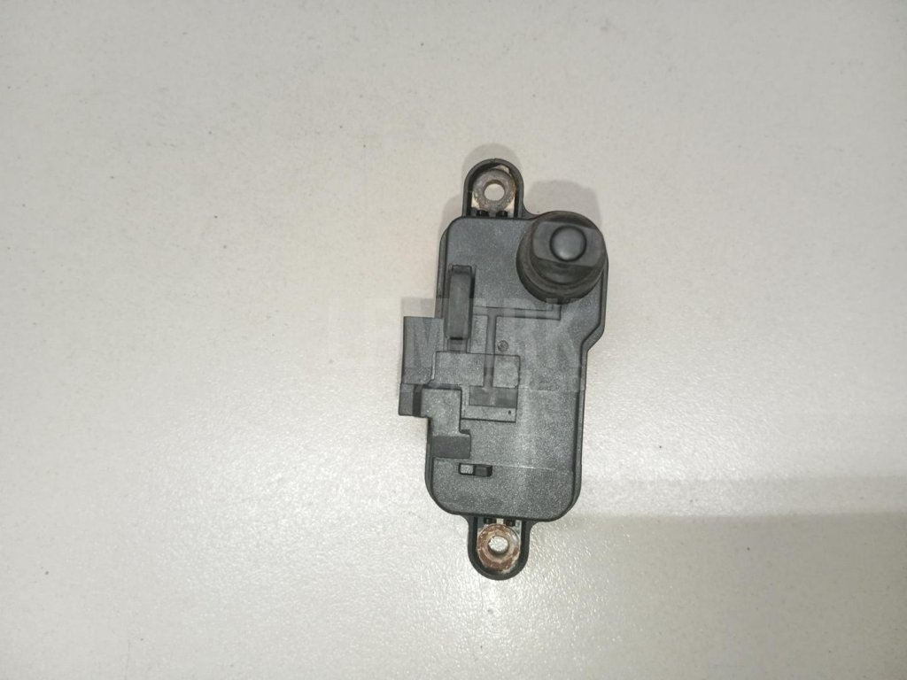 Активатор замка крышки бензобака