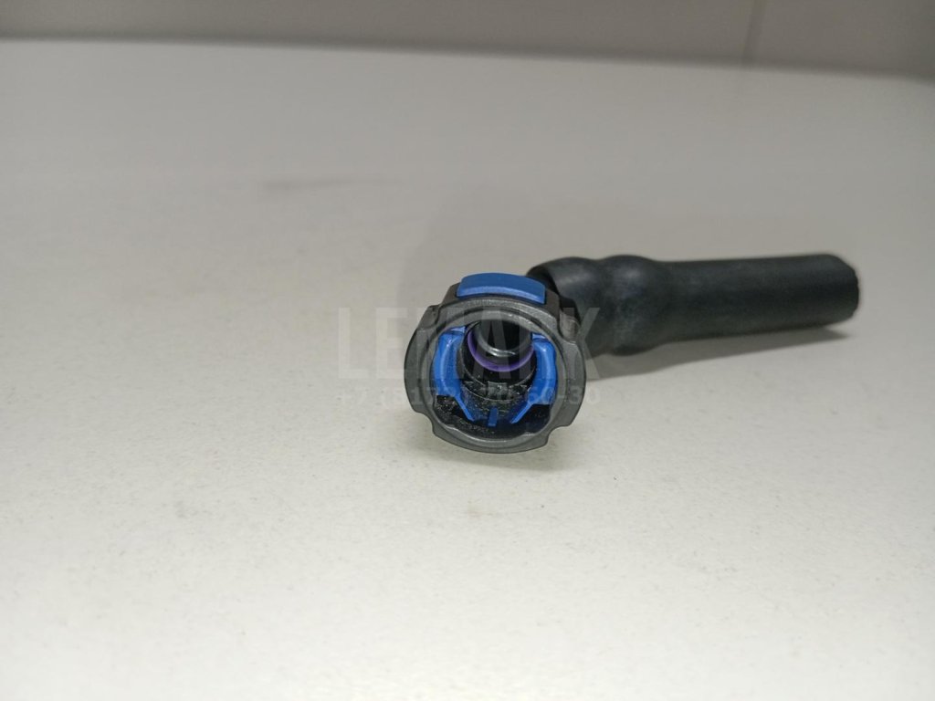 Штуцер трубки омывателя