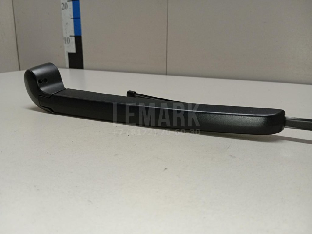 Поводок стеклоочистителя заднего