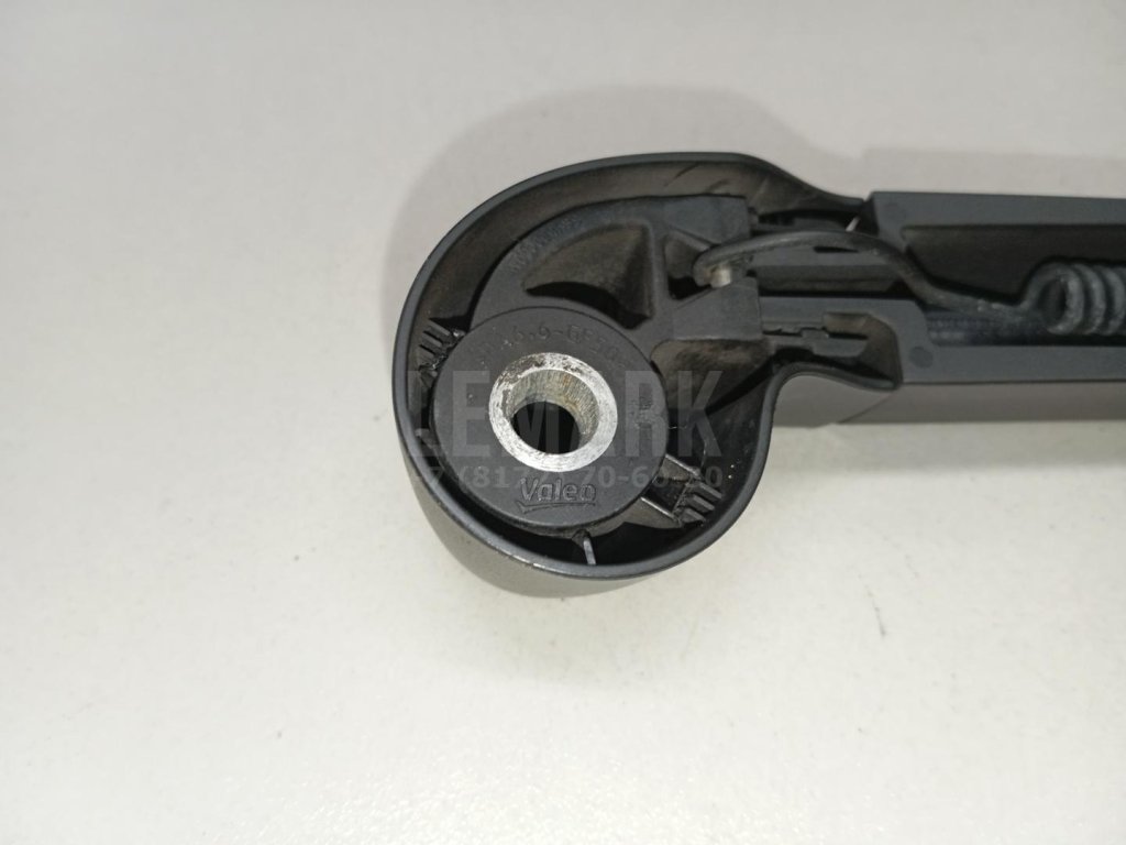 Поводок стеклоочистителя заднего