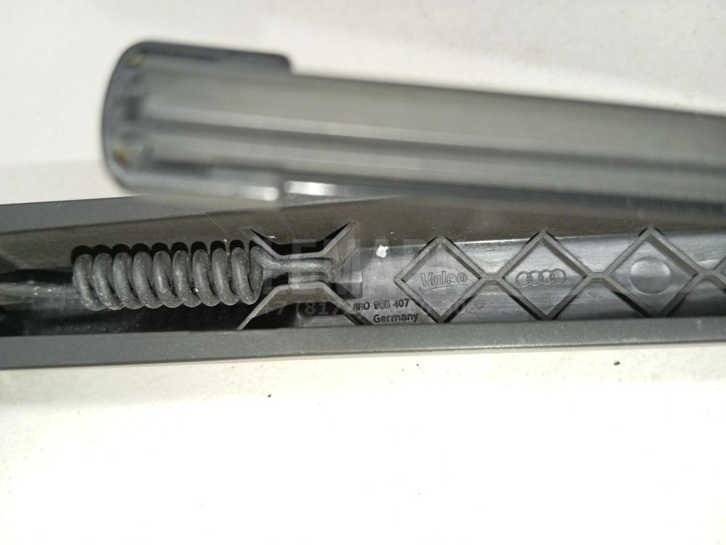 Поводок стеклоочистителя заднего