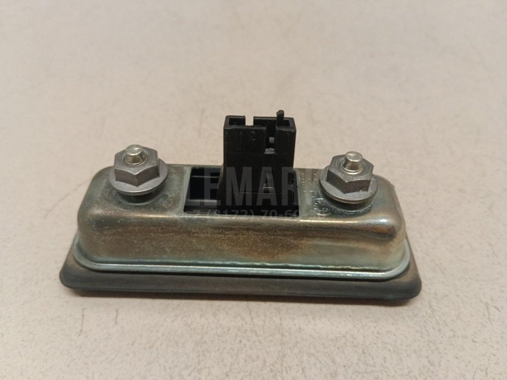 Кнопка открывания багажника