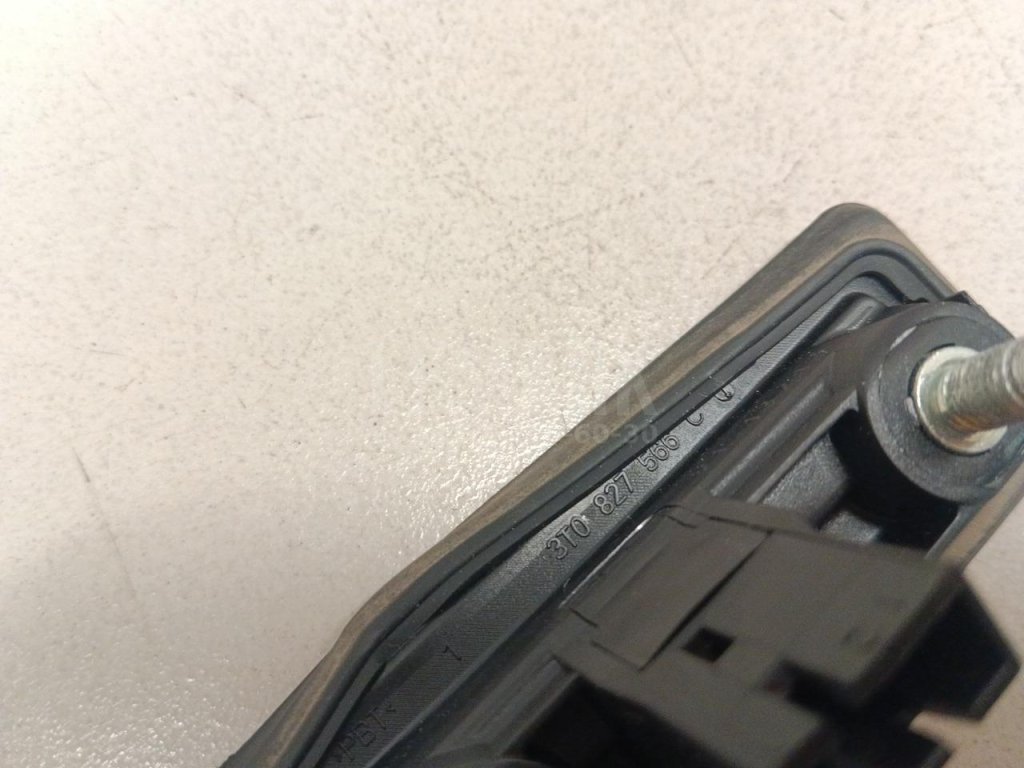 Кнопка открывания багажника