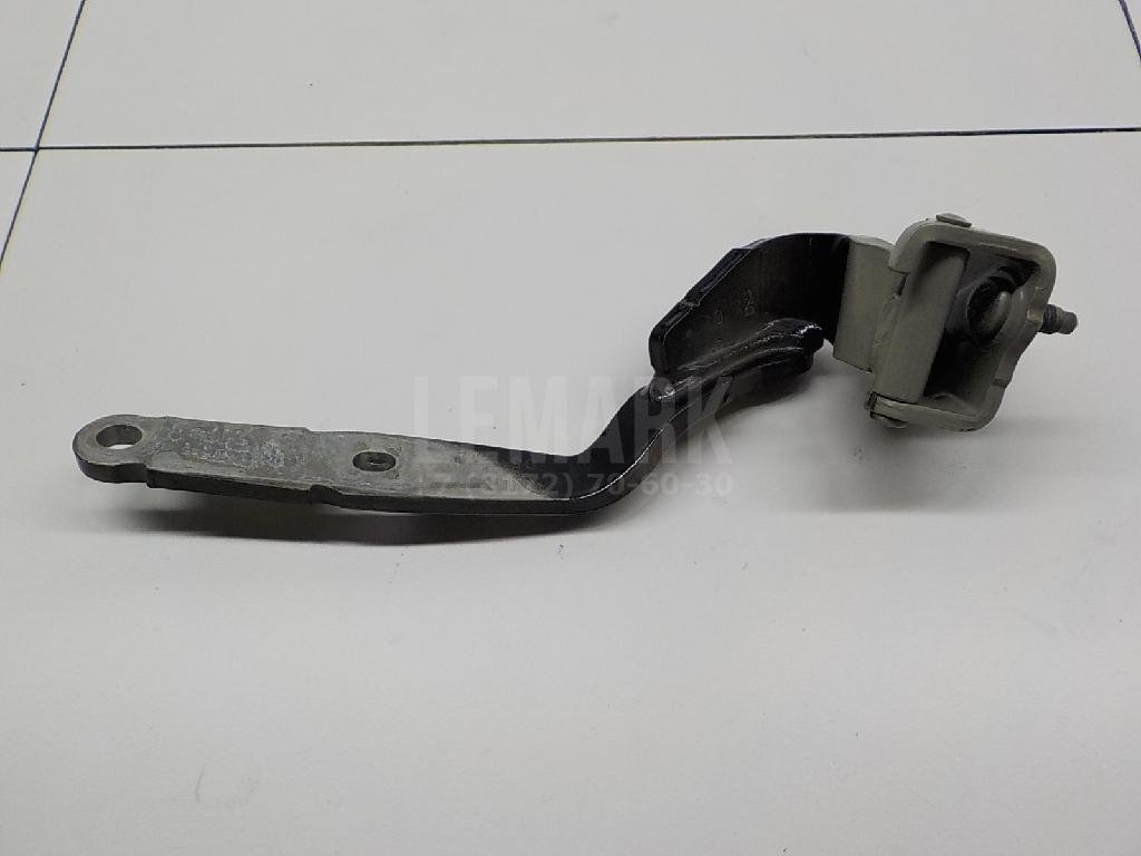 Петля двери багажника