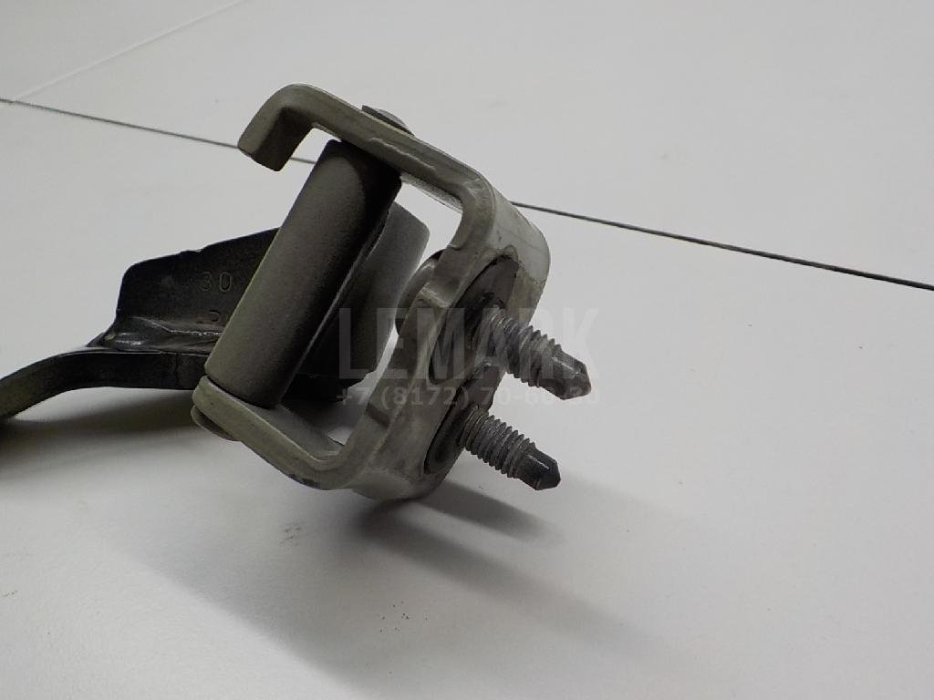 Петля двери багажника