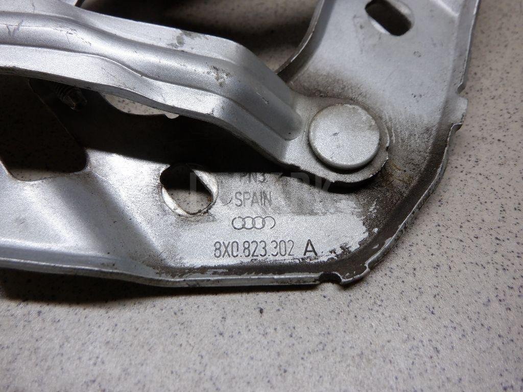 Петля капота правая