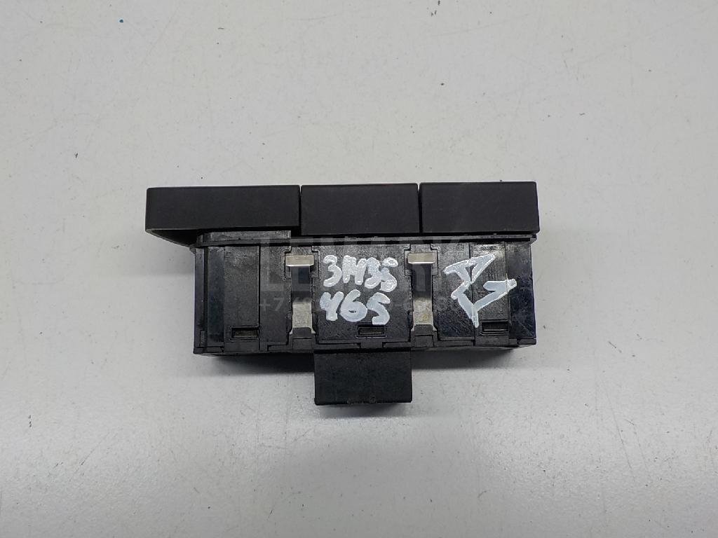 Кнопка обогрева сидений