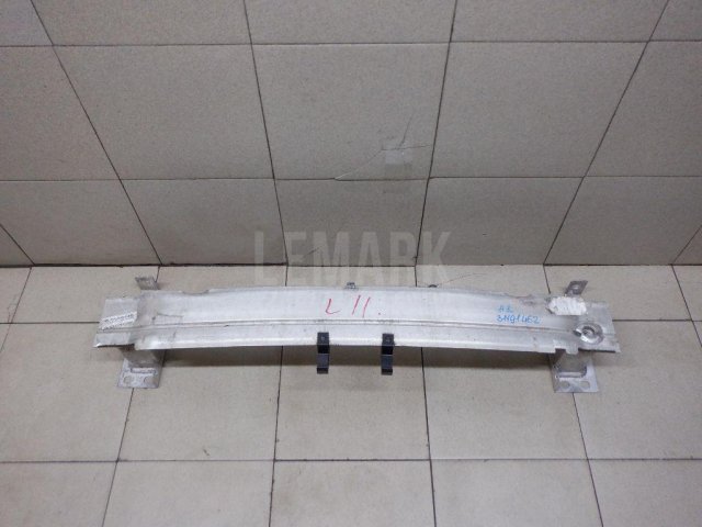 Усилитель переднего бампера