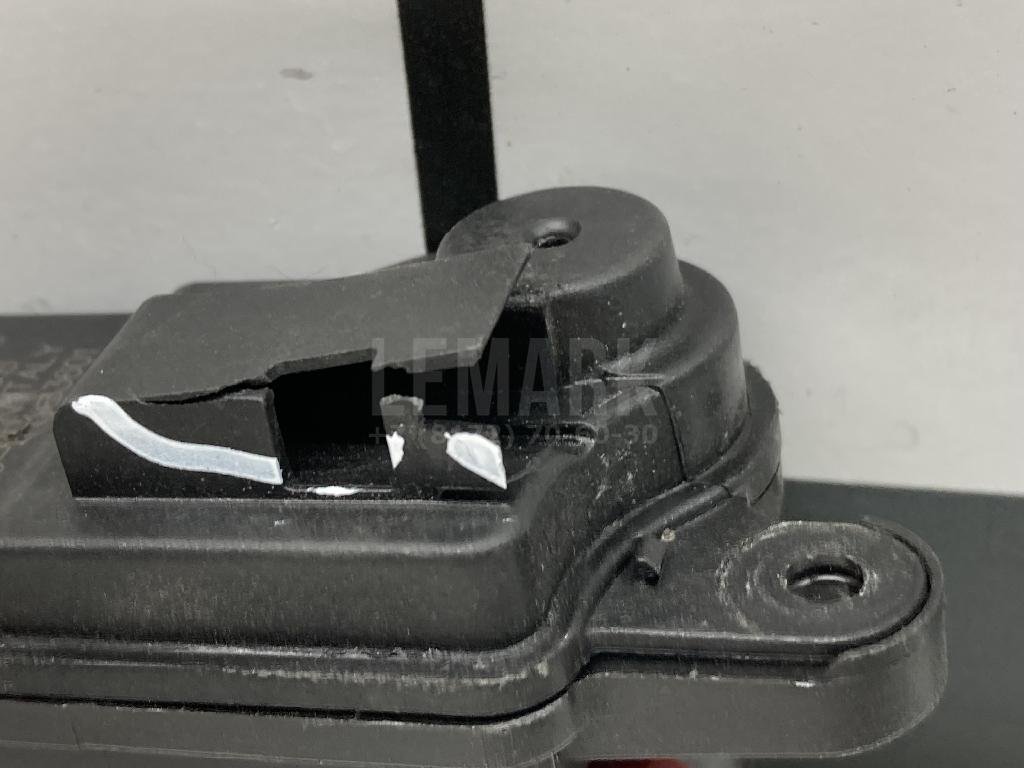 Активатор замка крышки бензобака