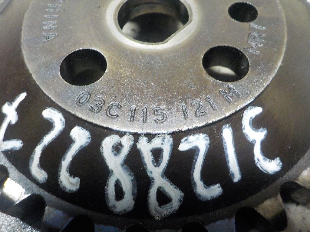 Шестерня привода масляного насоса