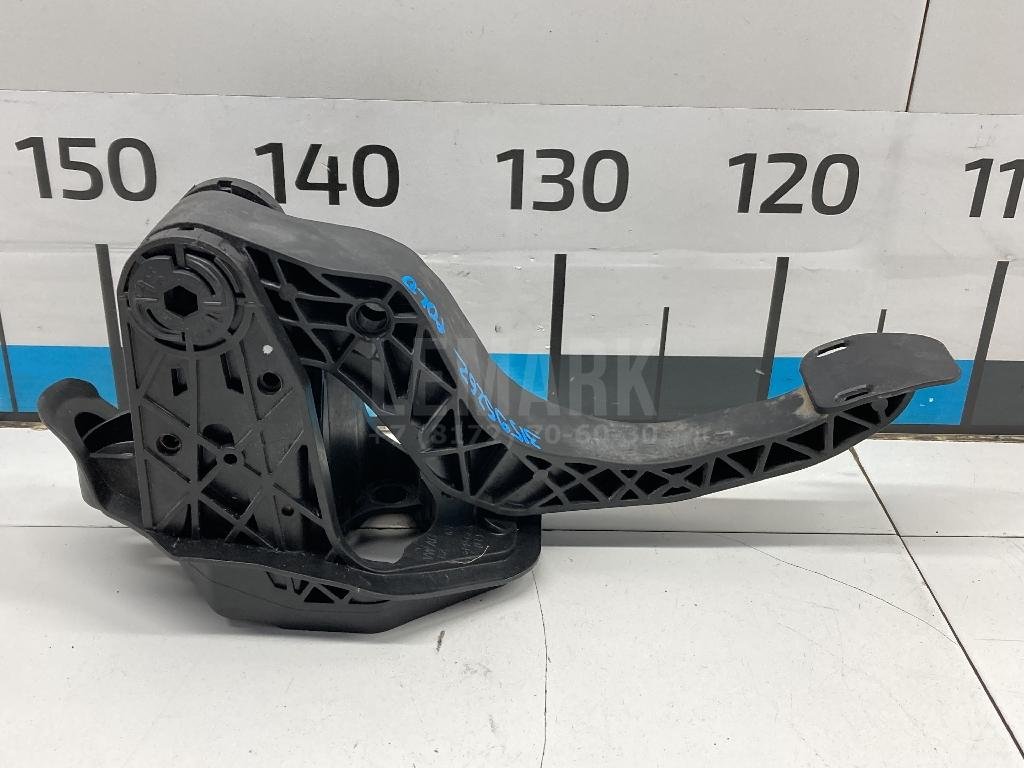 Педаль сцепления