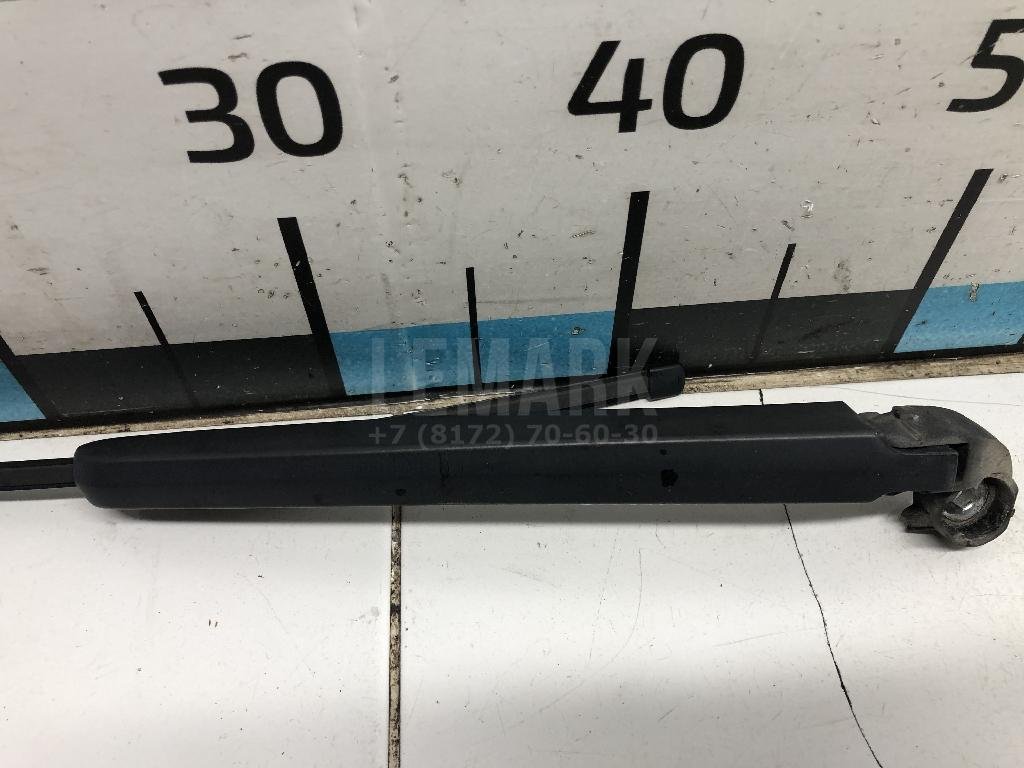 Поводок стеклоочистителя заднего