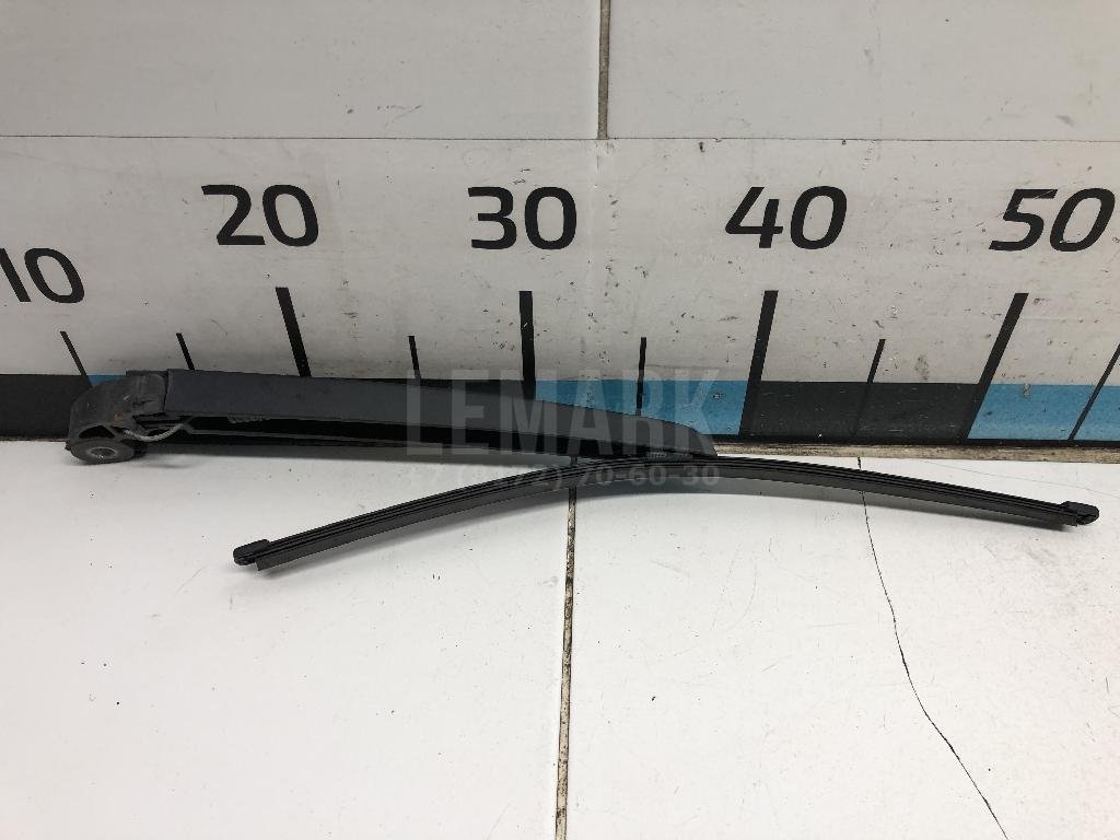 Поводок стеклоочистителя заднего