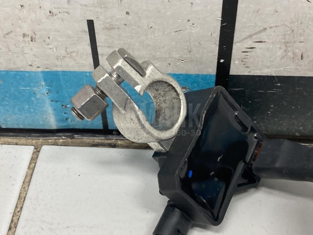 Клемма аккумулятора минус