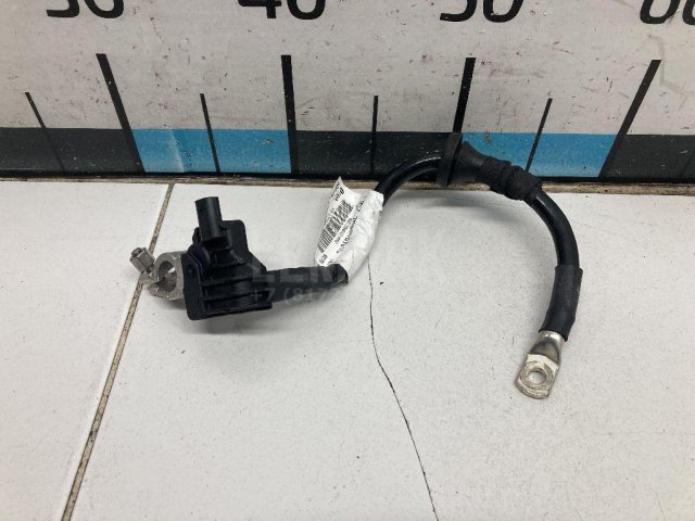 Клемма аккумулятора минус