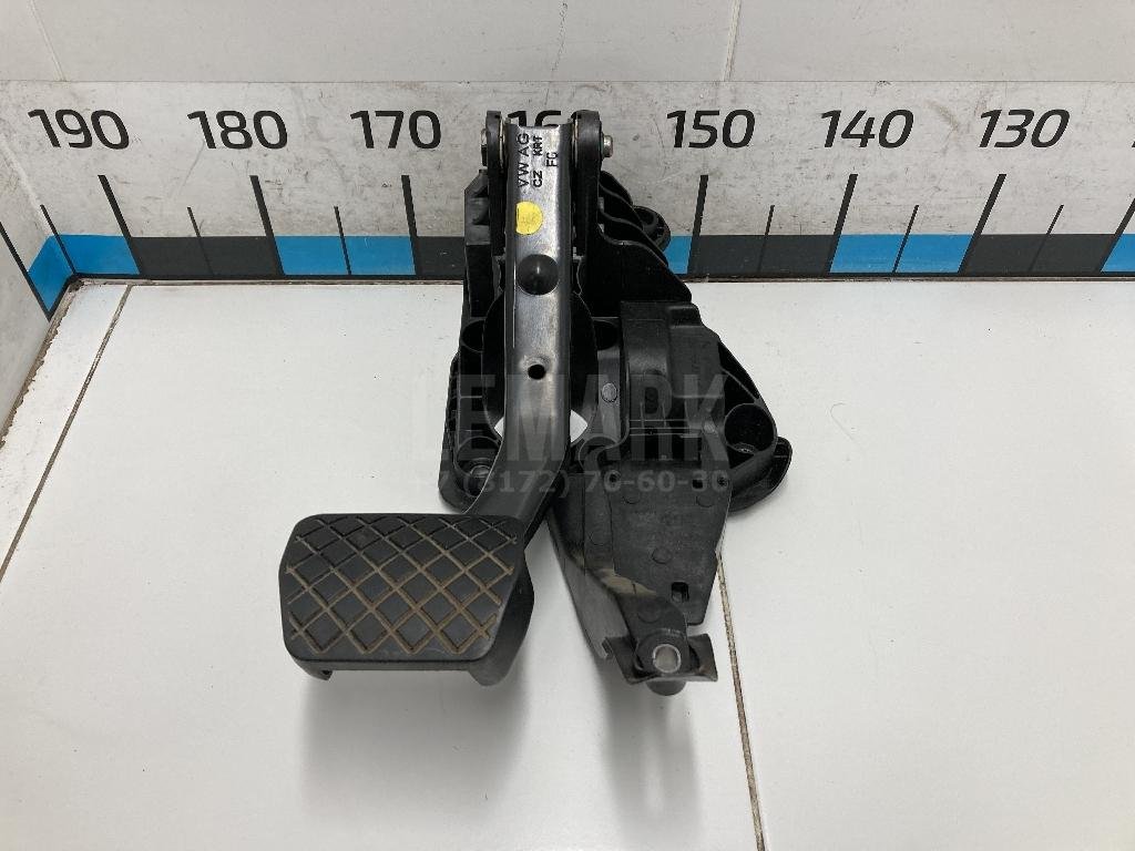 Педаль тормоза