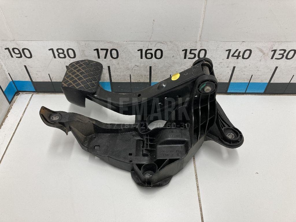 Педаль тормоза