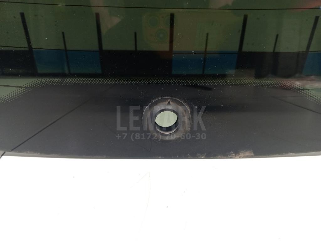 Стекло двери багажника