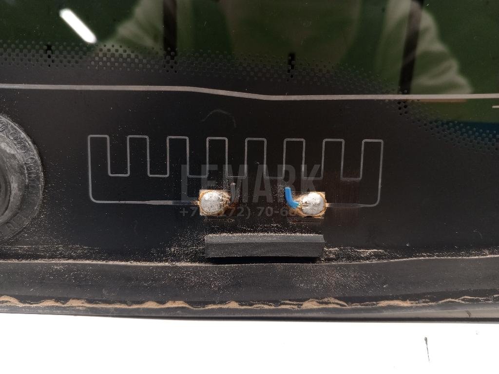 Стекло двери багажника