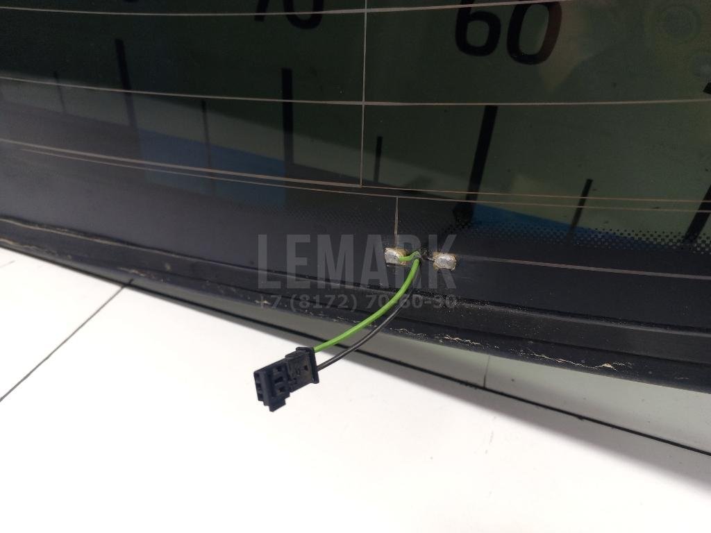 Стекло двери багажника