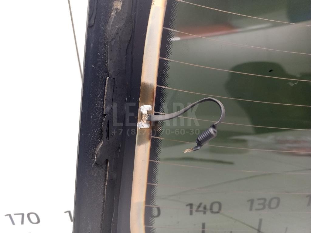 Стекло двери багажника