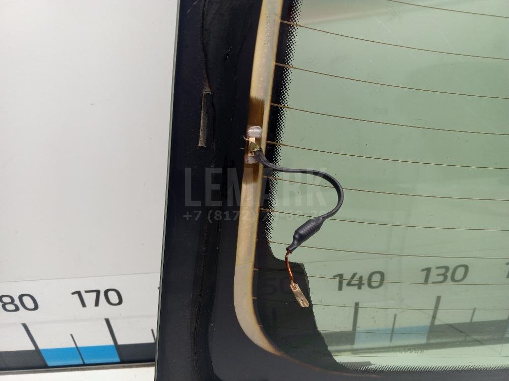 Стекло двери багажника