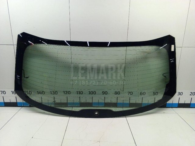 Стекло двери багажника