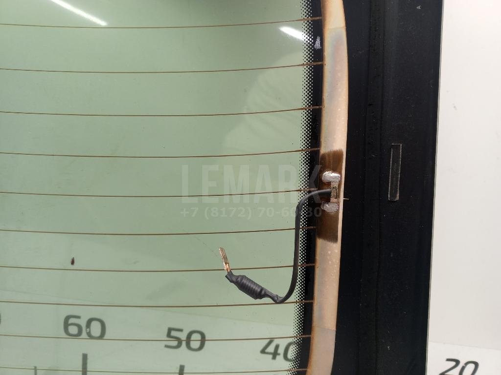 Стекло двери багажника