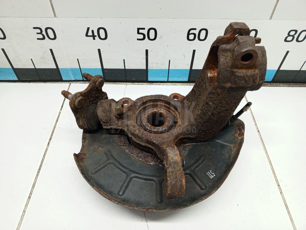 Кулак поворотный передний правый