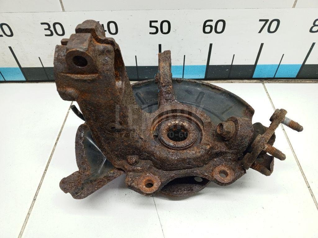 Кулак поворотный передний правый