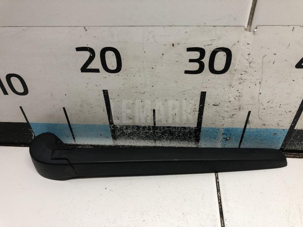 Поводок стеклоочистителя заднего