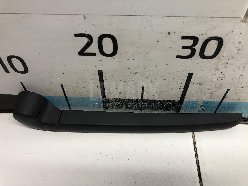 Поводок стеклоочистителя заднего