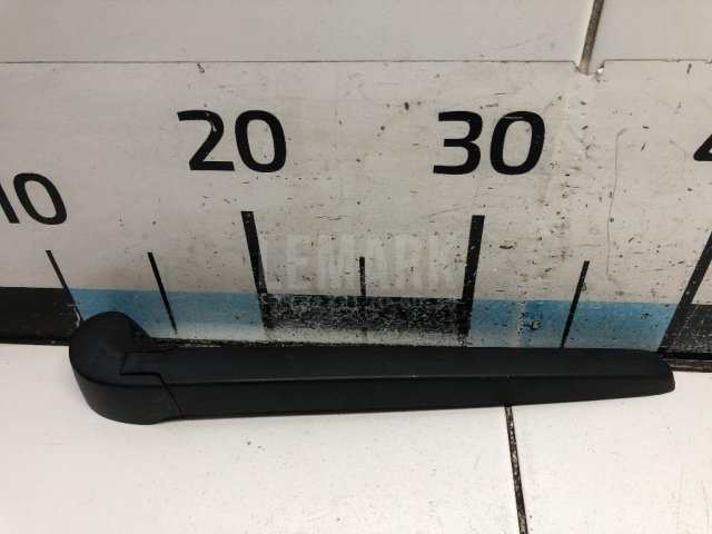 Поводок стеклоочистителя заднего