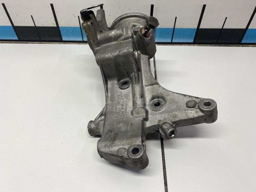 Кронштейн масляного фильтра