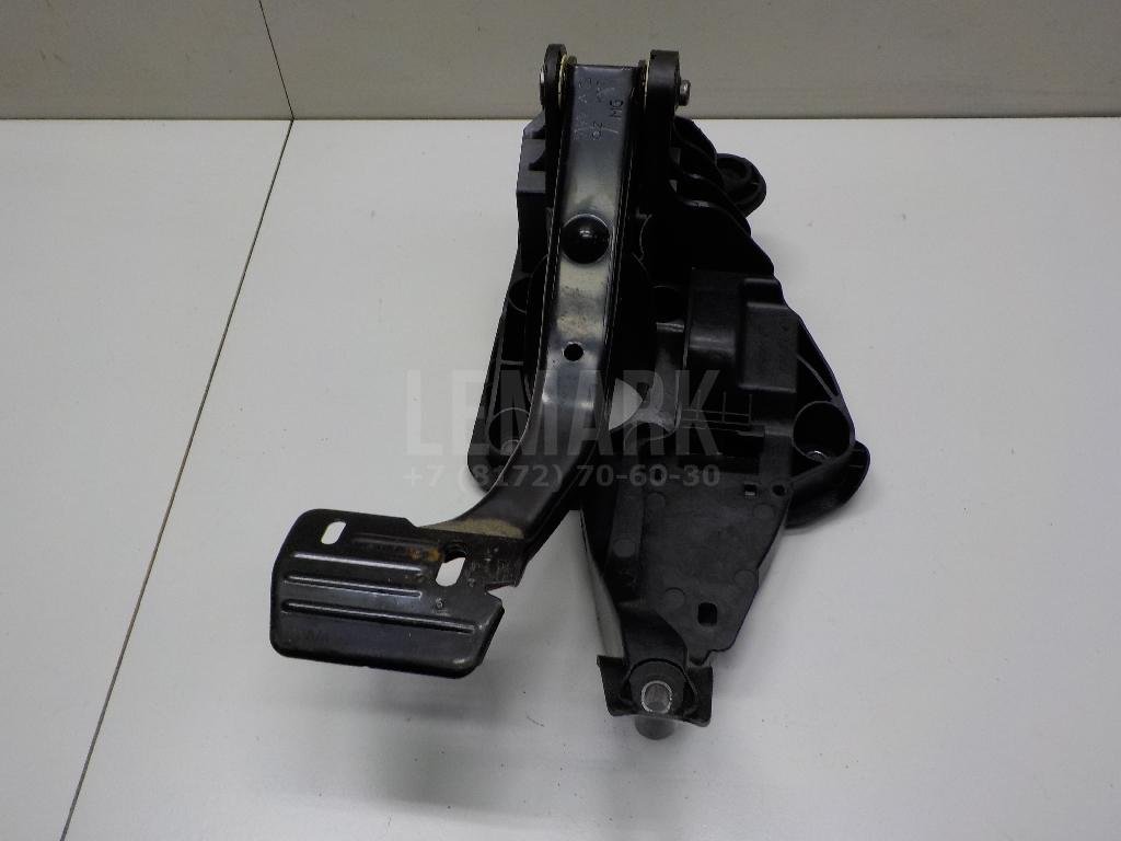 Педаль тормоза