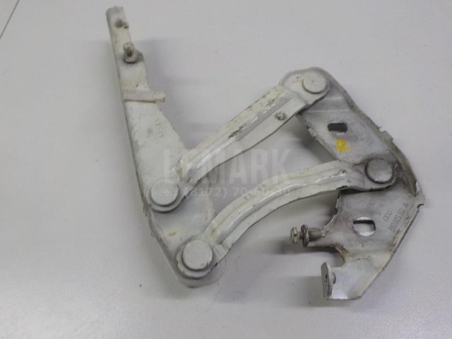 Петля капота правая