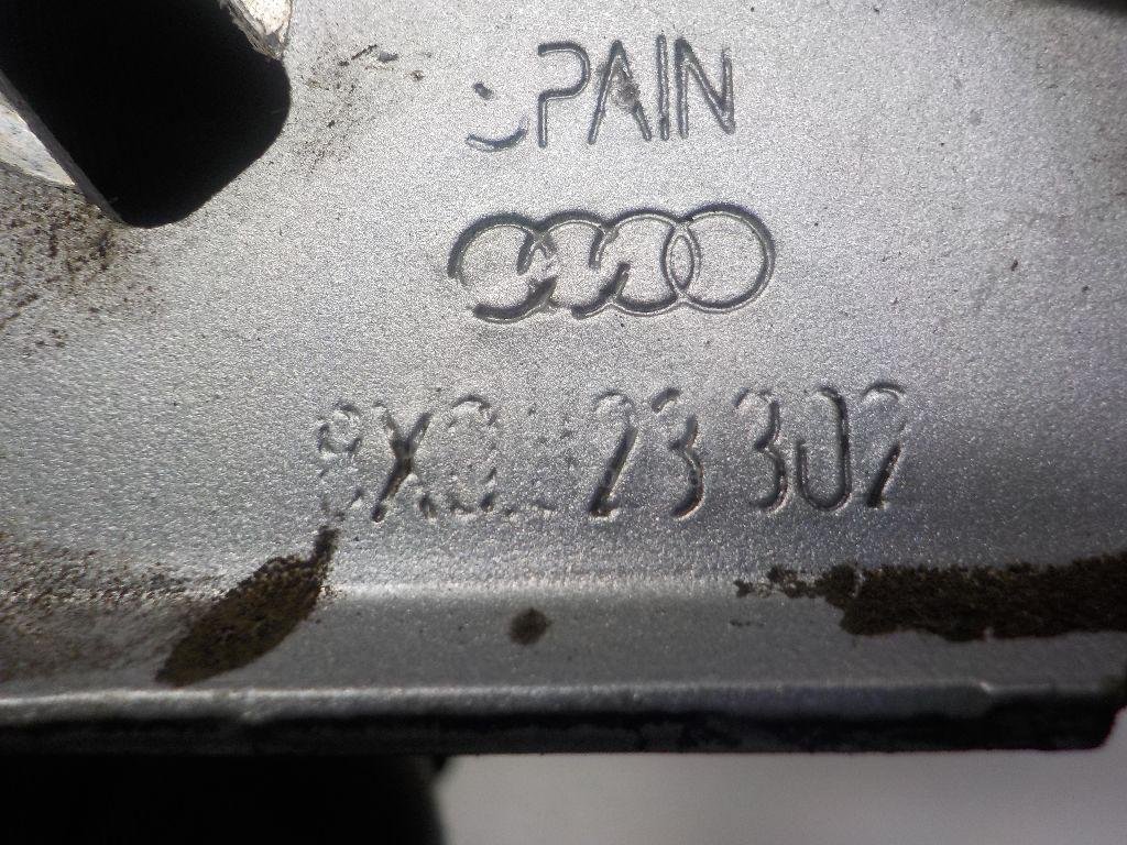 Петля капота правая