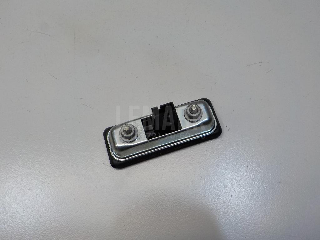 Кнопка открывания багажника