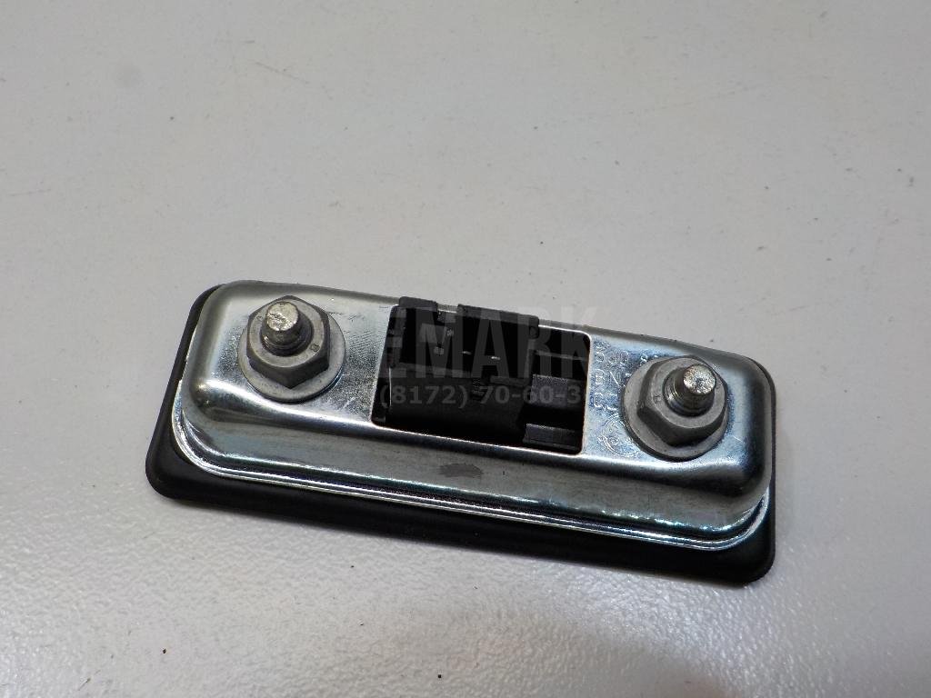 Кнопка открывания багажника