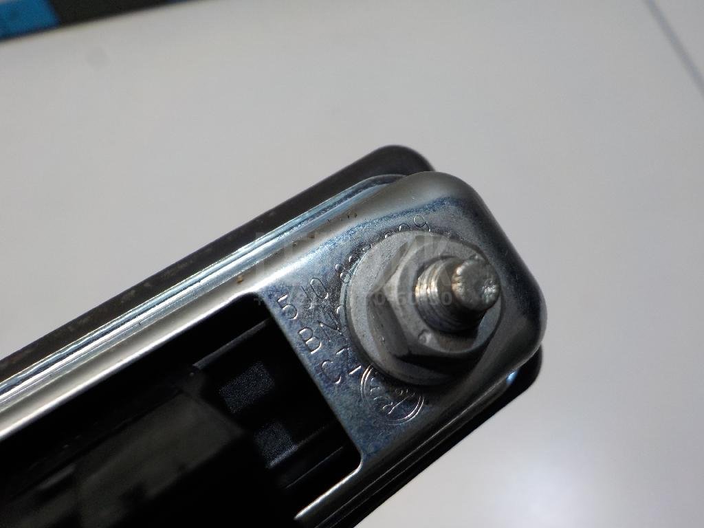 Кнопка открывания багажника