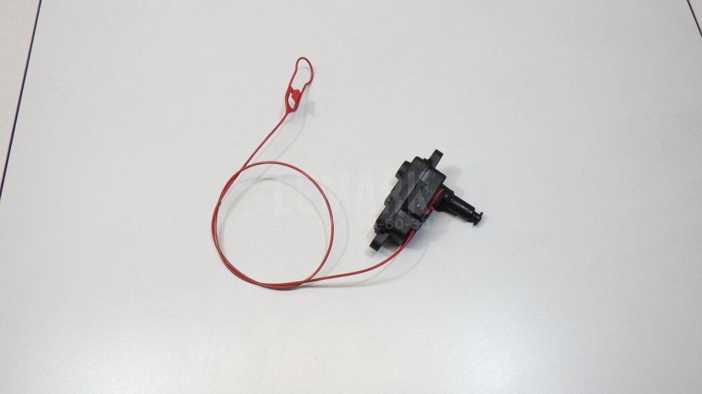 Активатор замка крышки бензобака