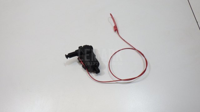 Активатор замка крышки бензобака