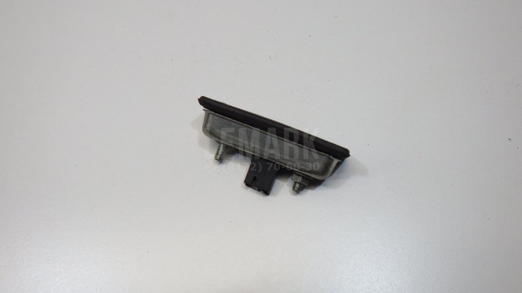 Кнопка открывания багажника