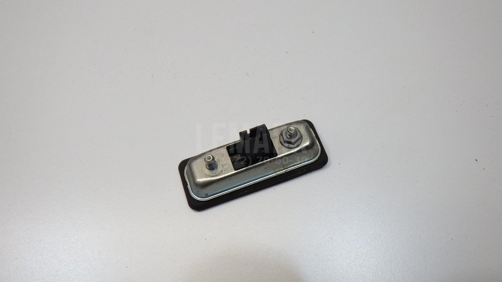 Кнопка открывания багажника